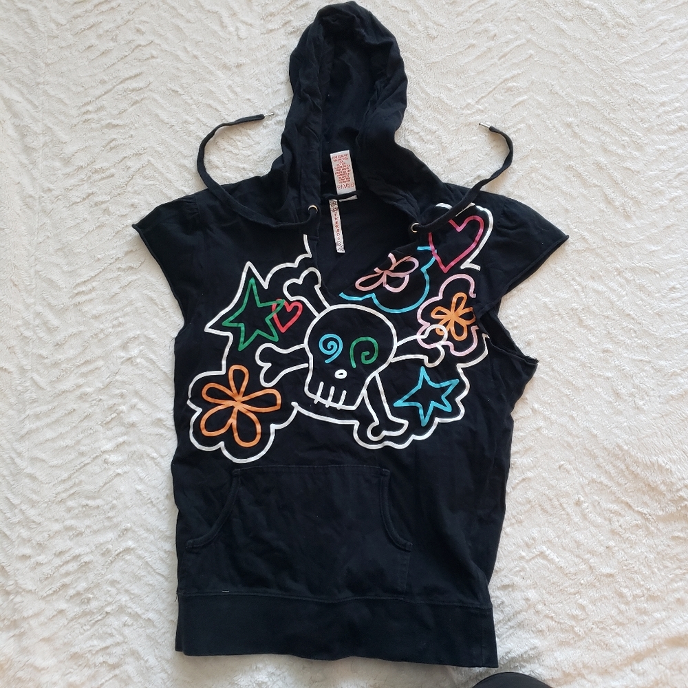 Hot Topic Skull and Hearts Short Sleeve Hoodie